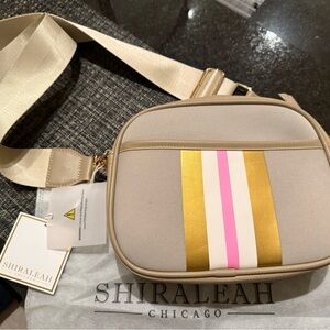 Shiraleah vesper camera bag neoprene cream and pink